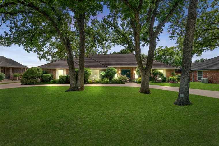 Photo of 5202 Wimbledon Ct Arlington, TX 76017