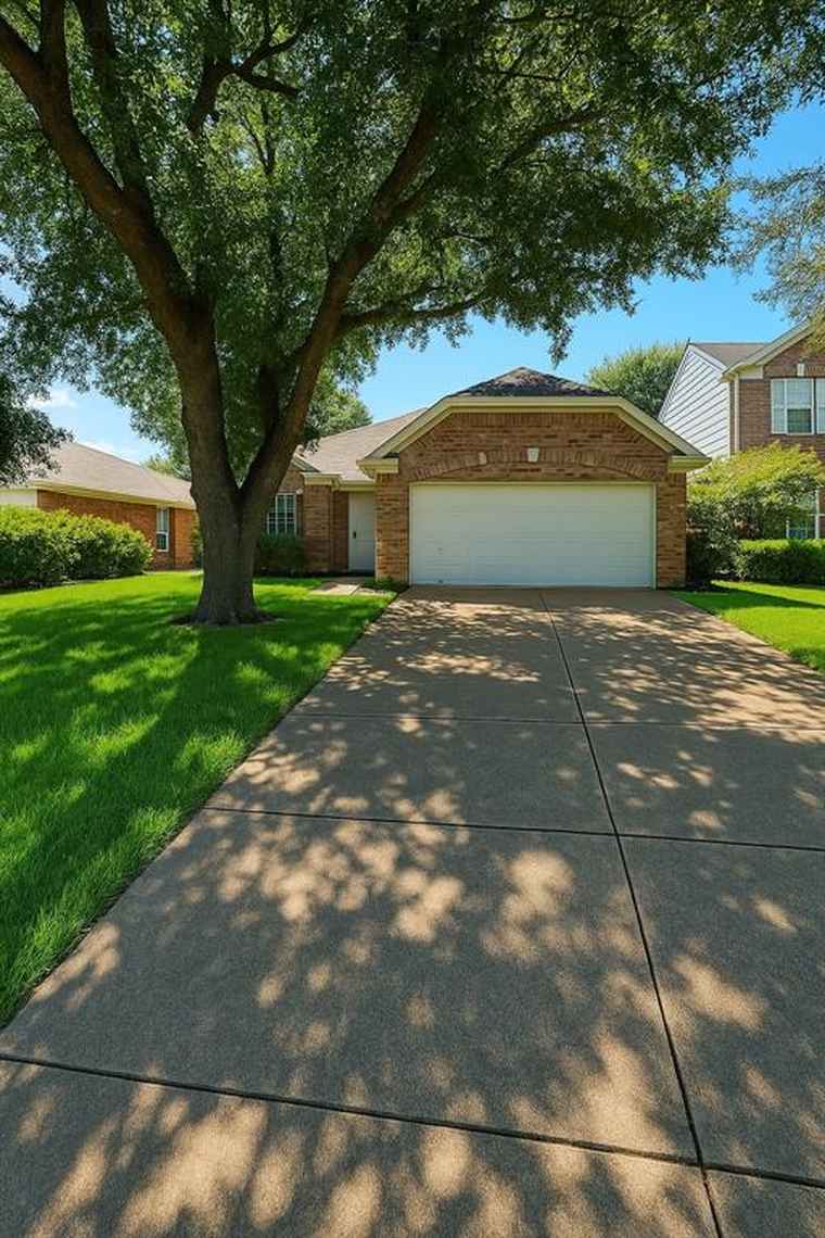 Photo of 818 Bracken Pl Arlington, TX 76017