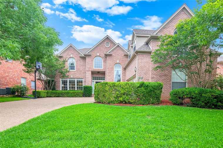 Photo of 744 Greenway Dr Coppell, TX 75019