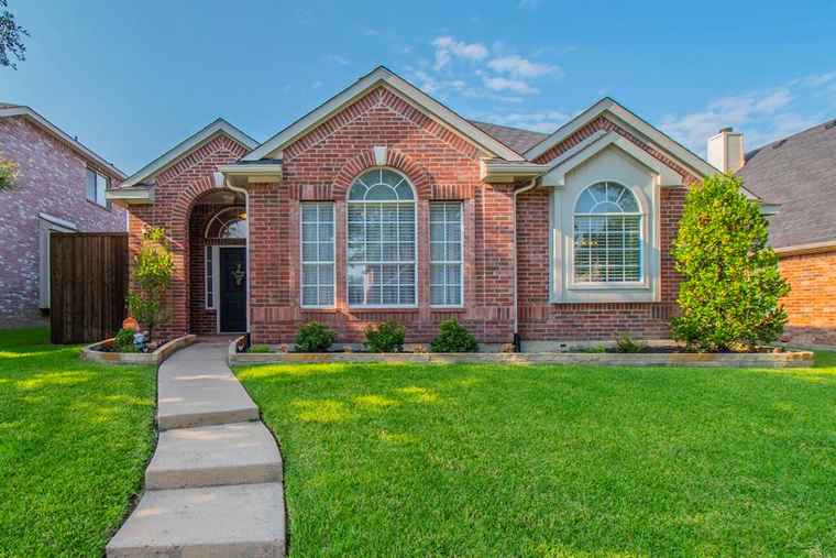 Photo of 1677 Big Bend Dr Lewisville, TX 75077