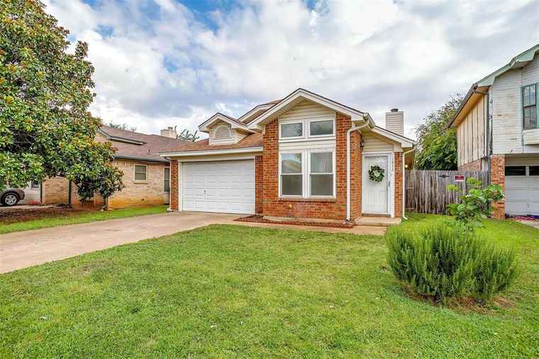 Photo of 1852 Woodhall Way Fort Worth, TX 76134