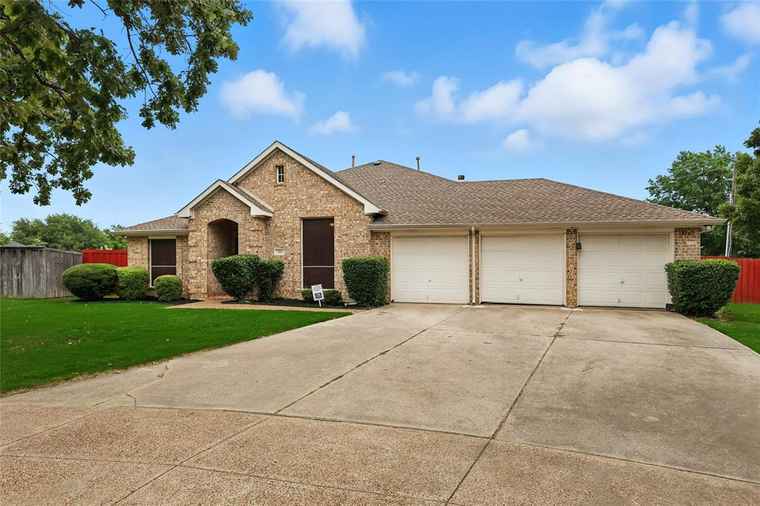 Photo of 500 Ranier Way Flower Mound, TX 75028
