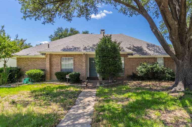 Photo of 3705 Grasmere Dr Carrollton, TX 75007