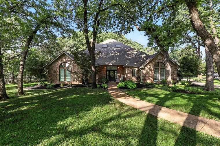 Photo of 1211 Cross Timber Dr Southlake, TX 76092