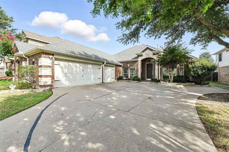 Photo of 2612 Florence St Grand Prairie, TX 75052