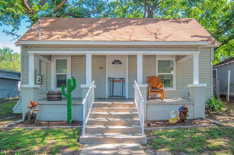 Photo of 115 Front St Weatherford, TX 76086