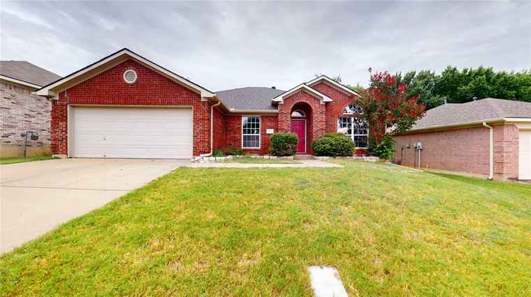 Photo of 4914 Saddlehorn Dr Arlington, TX 76017