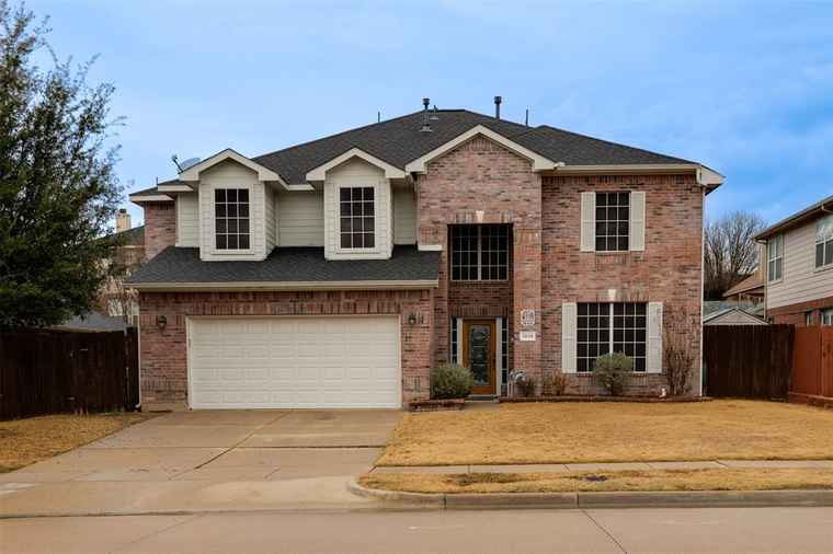 Photo of 1919 Windcastle Dr Mansfield, TX 76063