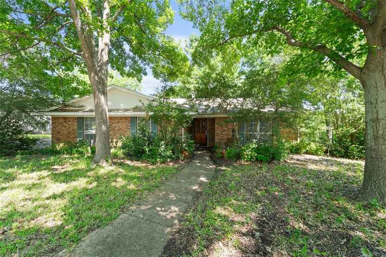 Photo of 1701 Woodlawn Pkwy Mesquite, TX 75149