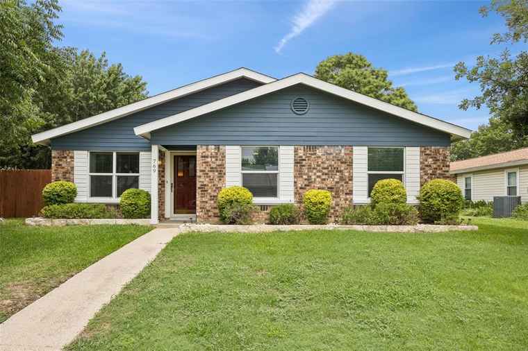 Photo of 769 Mockingbird Dr Lewisville, TX 75067