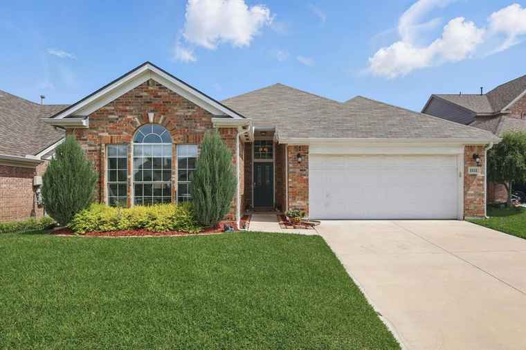 Photo of 2512 Fox Hollow Ct Flower Mound, TX 75028