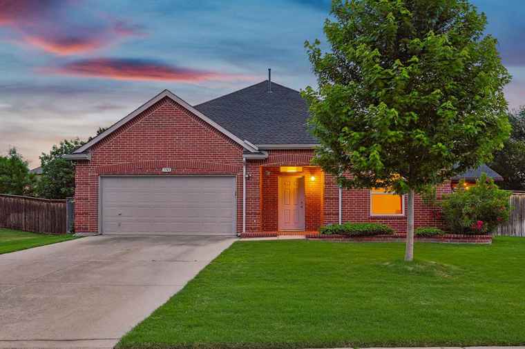 Photo of 1741 Mystic Hollow Dr Lewisville, TX 75067