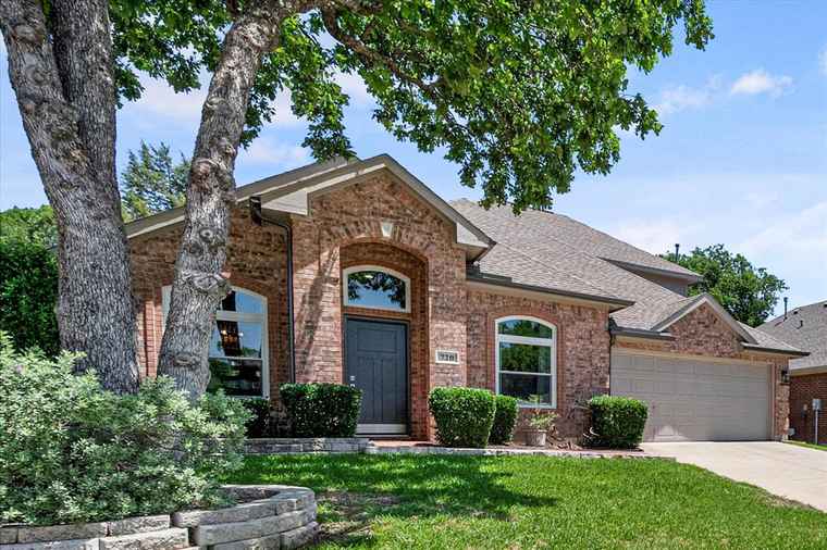 Photo of 720 Cable Creek Rd Grapevine, TX 76051
