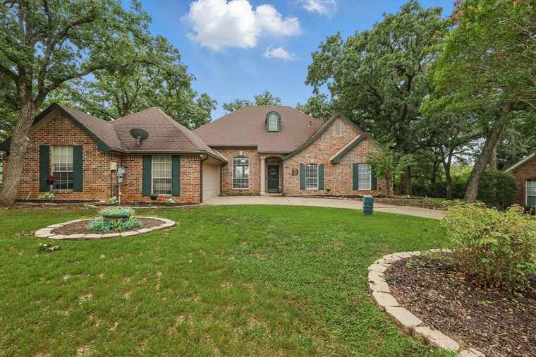 Photo of 1128 Bent Oaks Dr Denton, TX 76210