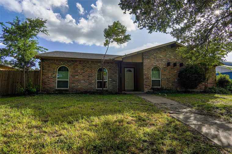 Photo of 4329 Mayflower Dr Garland, TX 75043