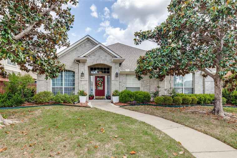 Photo of 3832 Creekside Ln Carrollton, TX 75010