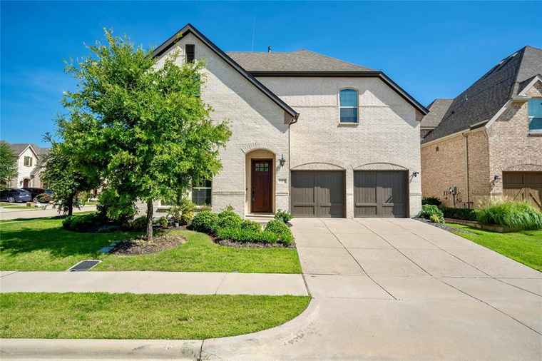 Photo of 121 Erling Ln Irving, TX 75039