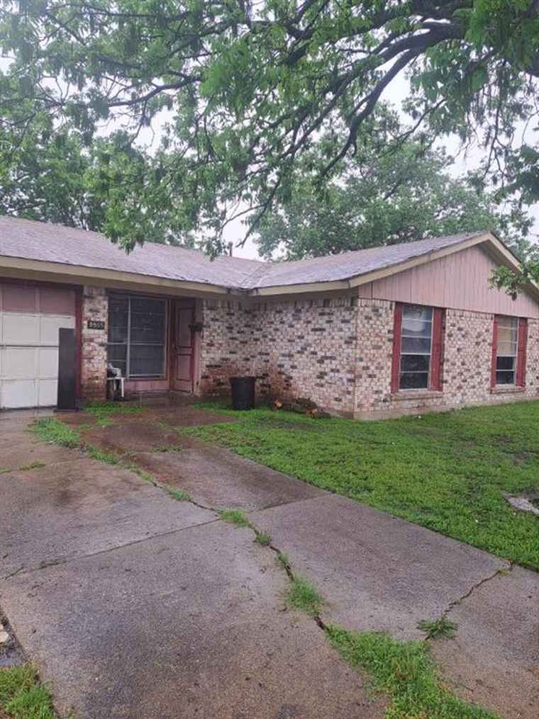 Photo of 9505 Frostwood St Dallas, TX 75217