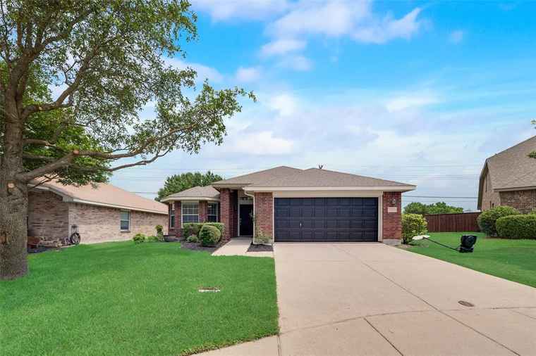 Photo of 2004 Dripping Springs Dr Forney, TX 75126