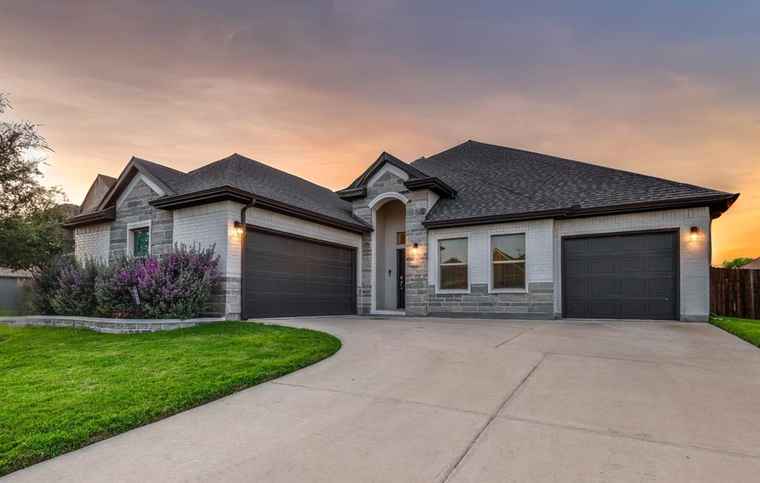 Photo of 3412 Tree Shadow Ln Grand Prairie, TX 76065