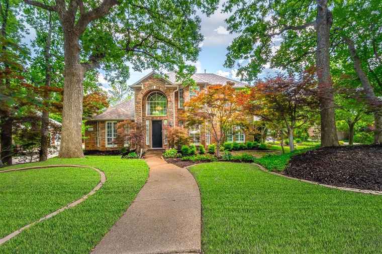 Photo of 3311 Lookout Dr Grapevine, TX 76051