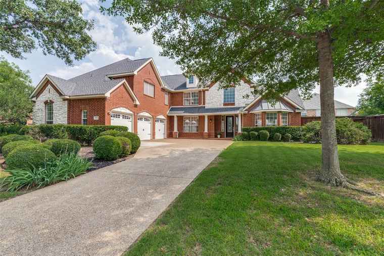 Photo of 2001 Longfellow Ln Flower Mound, TX 75028