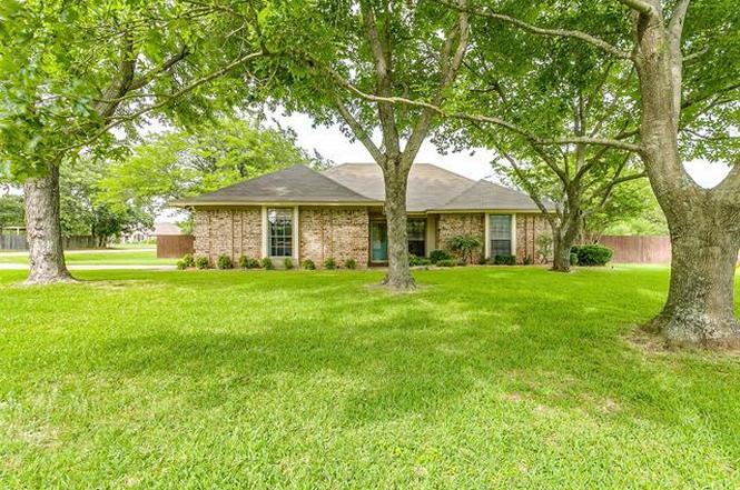 419 Ryan Ave, Burleson, TX 76028 | MLS# 14350242 | Redfin