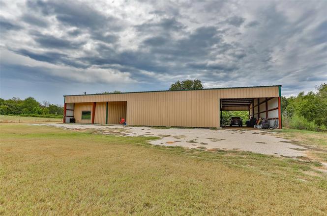 215 County Road 154, Gainesville, TX 76240