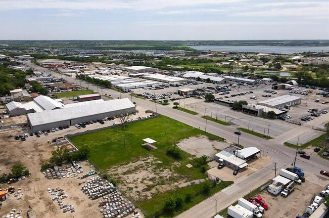 2742 E Main St, Grand Prairie, TX 75050 | MLS# 20288940 | Redfin