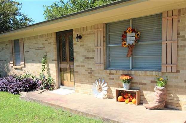 803 S First St Sanger Tx 76266 Mls 13942018 Redfin