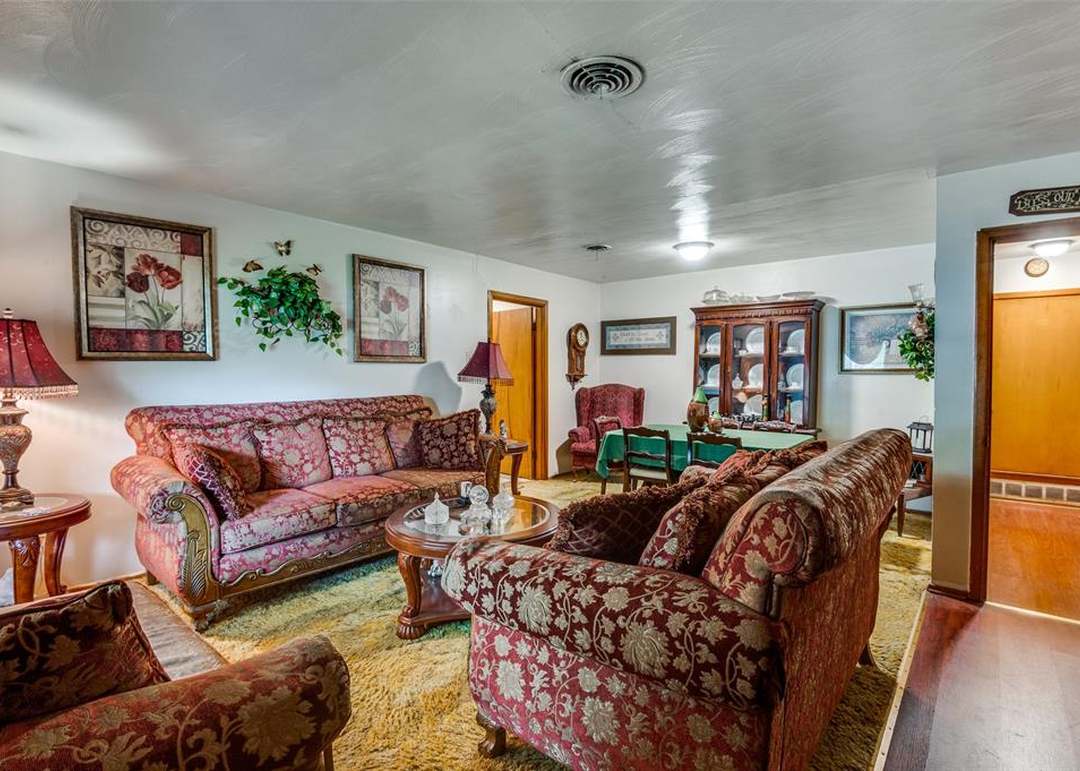 1447 Gillette St, Dallas, TX 75217