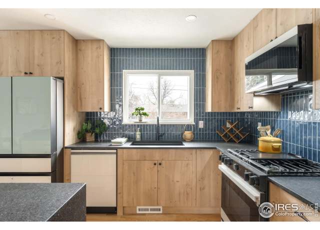 Property at 815 S Jersey St, Denver, CO 80224, 5 beds, 3 baths