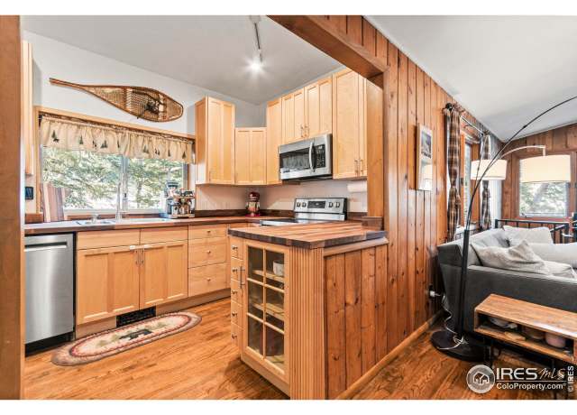 Property at 838 Lakeshore Dr, Boulder, CO 80302, 4 beds, 2 baths