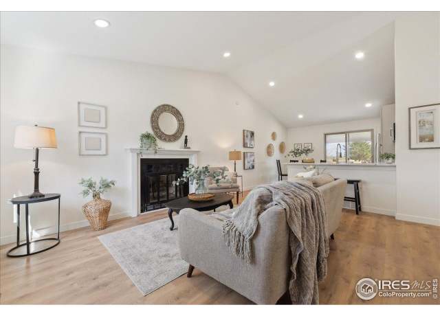 Property at 2476 Sunset Dr, Longmont, CO 80501, 3 beds, 2 baths