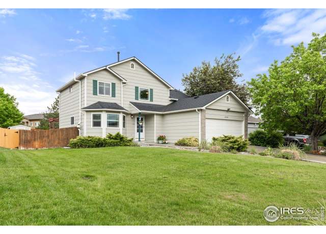 Property at 2144 Santa Fe Dr, Longmont, CO 80504, 4 beds, 3.5 baths