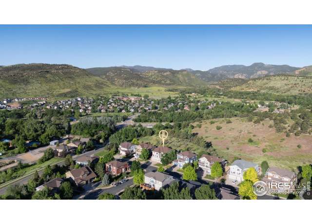 Property at 117 Eagle Valley Dr, Lyons, CO 80540, 4 beds, 4 baths