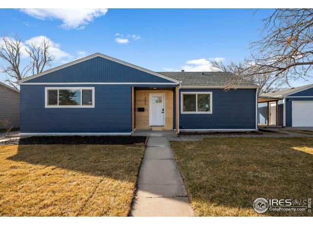 Property at 895 Oswego St, Aurora, CO 80010, 3 beds, 2 baths