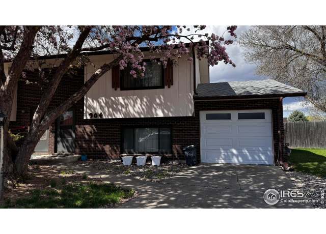 Property at 904 Red Fir Pl, Loveland, CO 80538, 3 beds, 1.5 baths