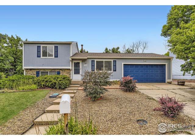 Property at 17290 E Navarro Pl, Aurora, CO 80013, 3 beds, 2 baths