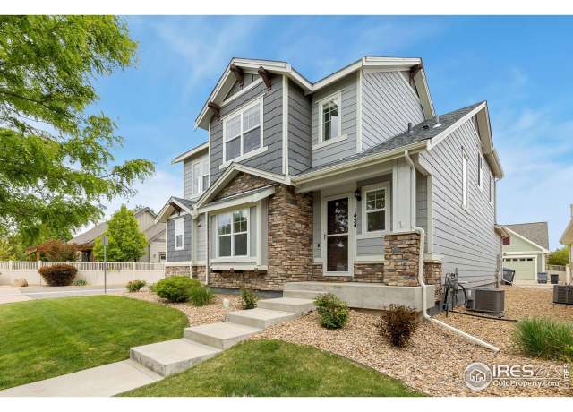 Property at 1424 Bluemoon Dr, Longmont, CO 80504, 4 beds, 2.5 baths