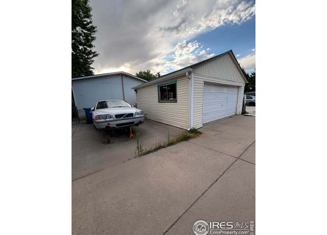 Property at 135 Poplar St, Lochbuie, CO 80603, 3 beds