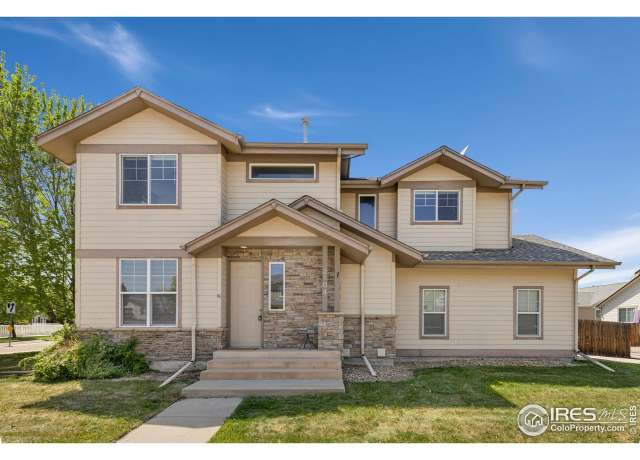 Property at 2104 18th Ave, Longmont, CO 80501, 3 beds, 2.5 baths