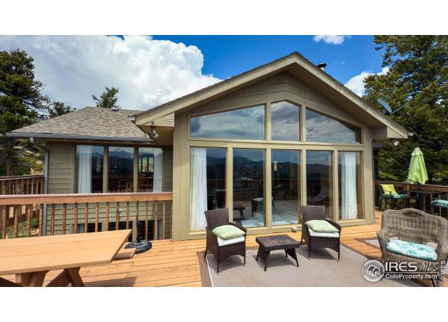 Property at 118 Alpine Dr, Estes Park, CO 80517, 3 beds, 2.5 baths