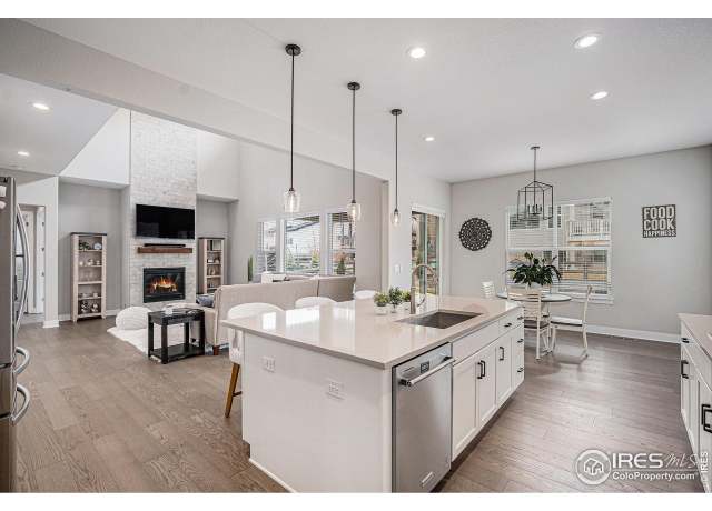 Property at 6733 S Waterloo Ct, Aurora, CO 80016, 4 beds, 3.5 baths