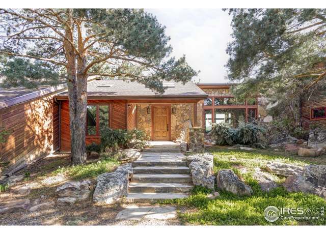 Property at 2848 S Lakeridge Trl, Boulder, CO 80302, 4 beds, 3.5 baths