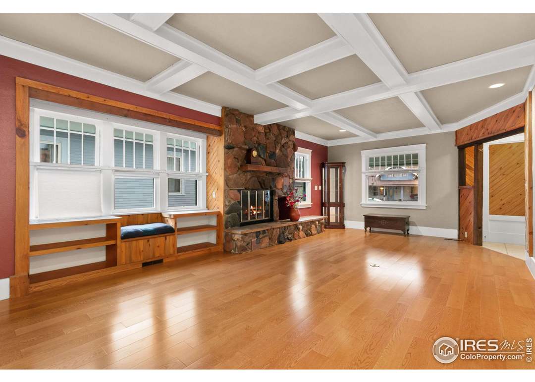 733 W 5th St, Loveland, CO 80537