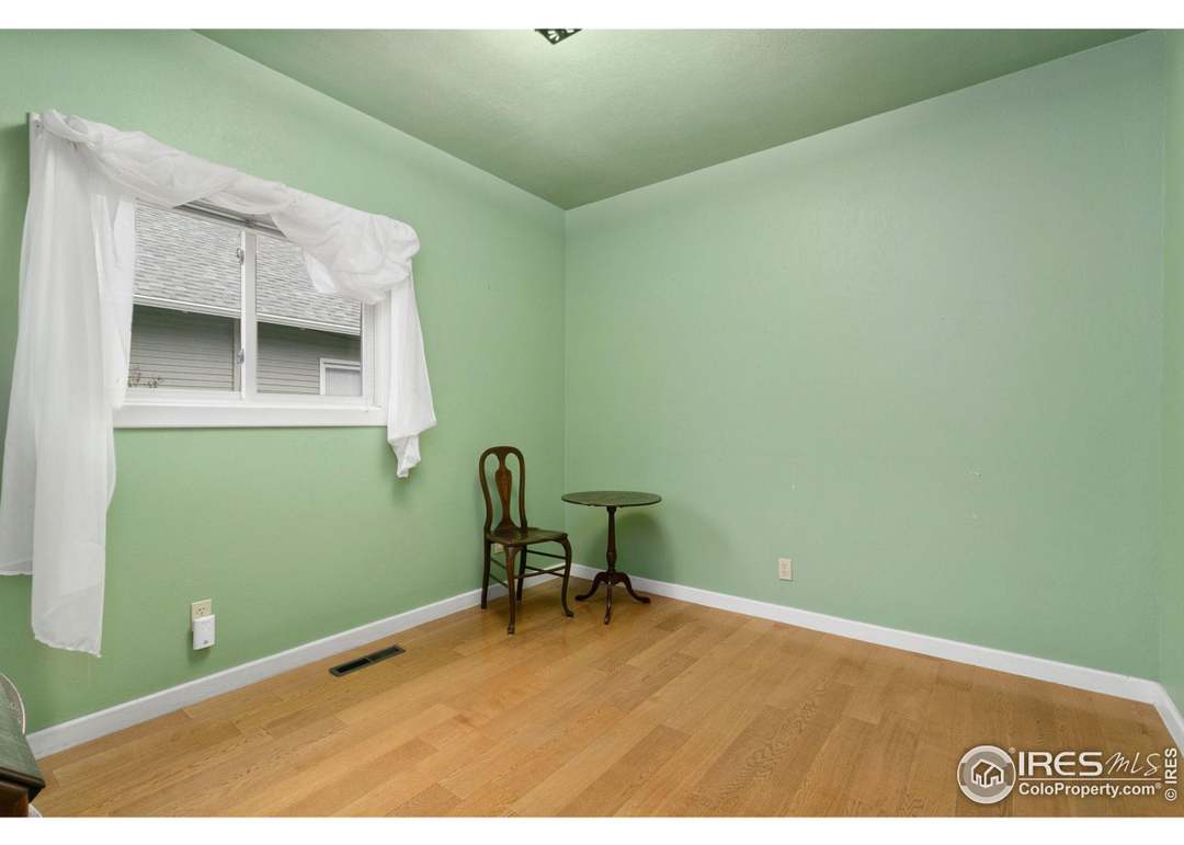 733 W 5th St, Loveland, CO 80537