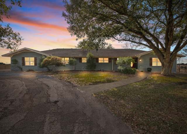 Property at 2275 W Moonlight Dr, Robinson, TX 76706, 5 beds, 4 baths