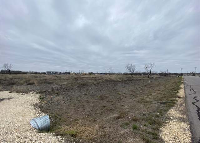 Property at 316 Lobo Loop, Hondo, TX 78861
