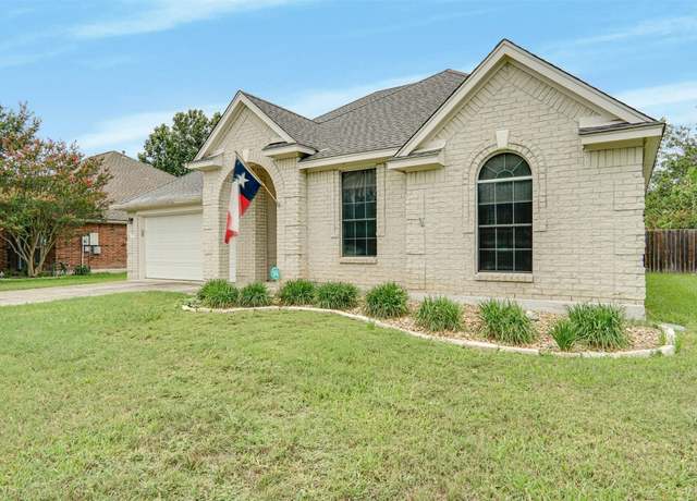 Property at 518 Walnut Heights Blvd, New Braunfels, TX 78130, 4 beds, 2 baths